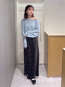 「LOWRYS FARM（ローリーズファーム）のストレッチサテンスカート　 290120（スカート、ブラック系）」を使った、MIKAさん（レディース・165cm）の春コーディネート
