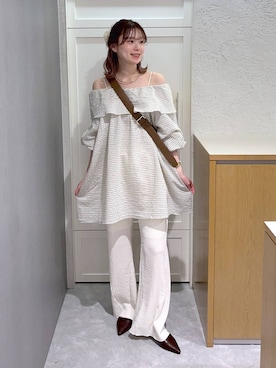 「LOWRYS FARM（ローリーズファーム）のアソートフレアパンツ　 640995（その他パンツ、ホワイト系）」を使った、MIKAさん（レディース・165cm）の春コーディネート