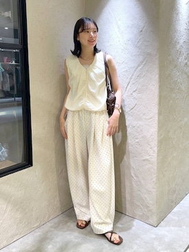 「LOWRYS FARM（ローリーズファーム）の２ＷＡＹバルンノースリーブ 1049041（シャツ/ブラウス、ホワイト系）」を使った、MIKAさん（レディース・165cm）の夏コーディネート