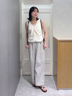「LOWRYS FARM（ローリーズファーム）の２ＷＡＹバルンノースリーブ 1049041（シャツ/ブラウス、ホワイト系）」を使った、MIKAさん（レディース・165cm）の夏コーディネート