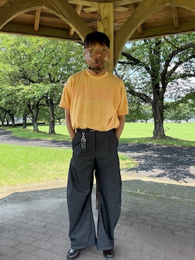 「SINSS（シンス）のSide tuck curve denim / サイドタックカーブデニム（デニムパンツ、ブルー系）」を使った、Ryoさん（メンズ・172cm）の夏コーディネート
