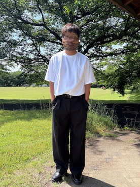 「EMMA CLOTHES（エマクローズ）のマイクロツイル 1タック センタープレス カーブシルエット ワイドスラックスパンツ（スラックス、ブラック系）」を使った、Ryoさん（メンズ・172cm）の夏コーディネート