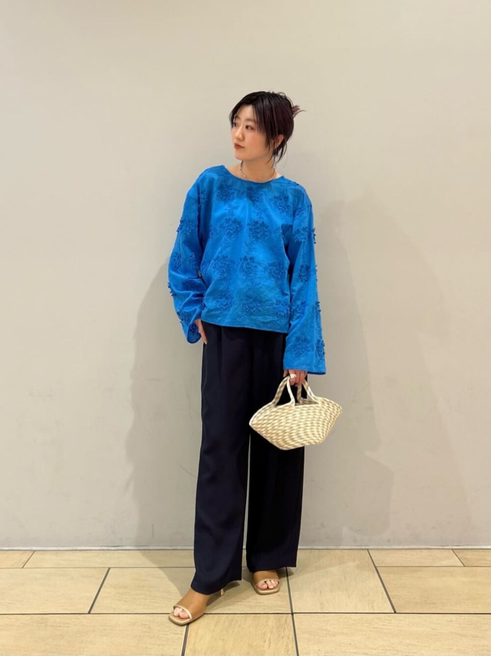 セルロースナイロン エンブロイダリー シャツ/2WAYを使った人気