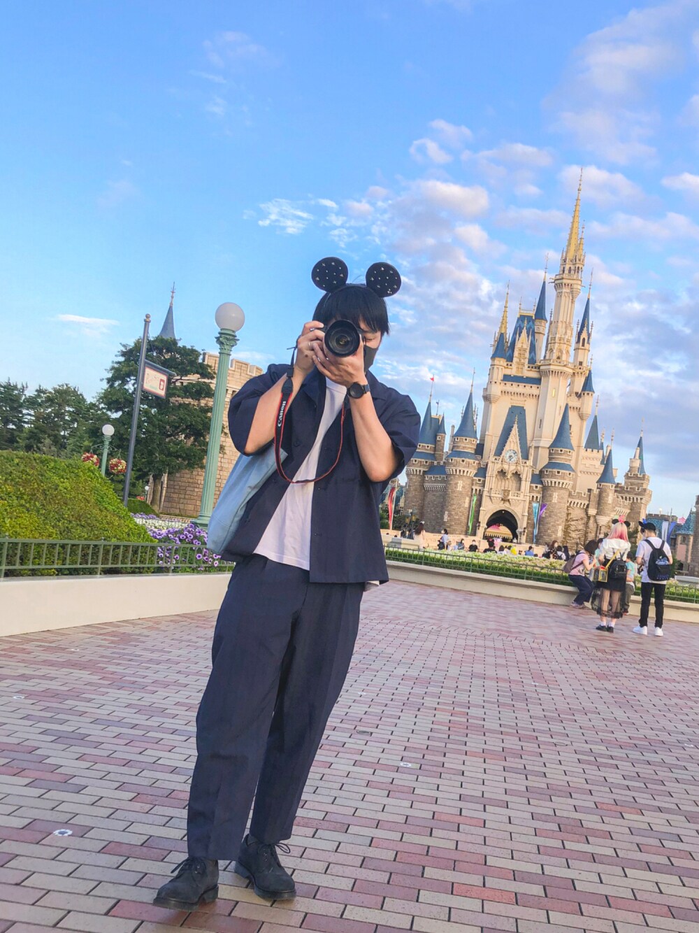 「夏コーデ、きれいめカジュアル、GU、ディズニーコーデ、いいね、save、フォローお願いします🤑、フォローミー、セットアップ、トートバッグ、ストライプ、大学生」｜「GUのアイテム（パンツ、ブルー系）」を使った、AMOさん（メンズ・181cm）の夏コーディネートの1枚目の写真