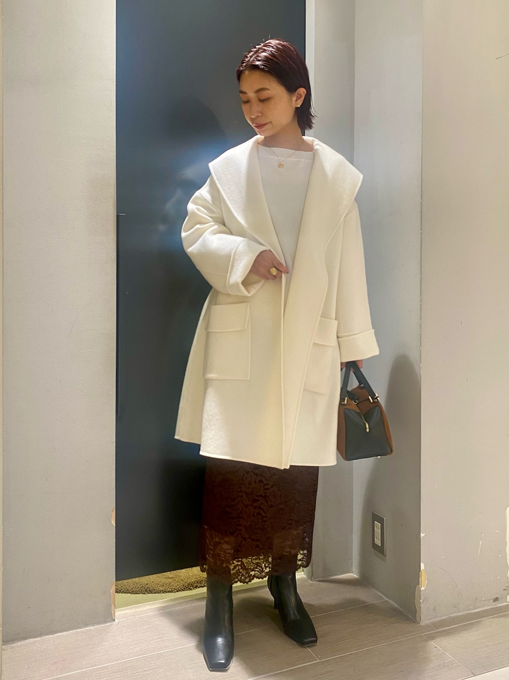 ショールカラーリバーコートを使った人気ファッションコーディネート