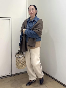 「アイテム（かごバッグ）」を使った、azukiさん（レディース・154cm）の秋コーディネート