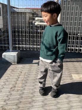 「GLOBAL WORK（グローバルワーク）の【キッズ】フワフワHug meレイヤード/215830（ニット/セーター、グリーン系）」を使った、a04030109さん（キッズ・100cm）の冬コーディネート