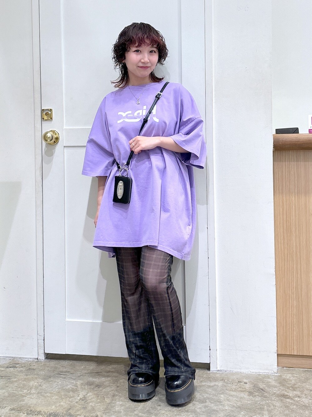 「ストリート、メンズライク、ootd、x-girl、低身長」｜「X-girlのGRADATION MILLS LOGO S/S BIG TEE DRESS（ワンピース、パープル系）」を使った、河原光希さん（レディース・144cm）の春コーディネートの1枚目の写真