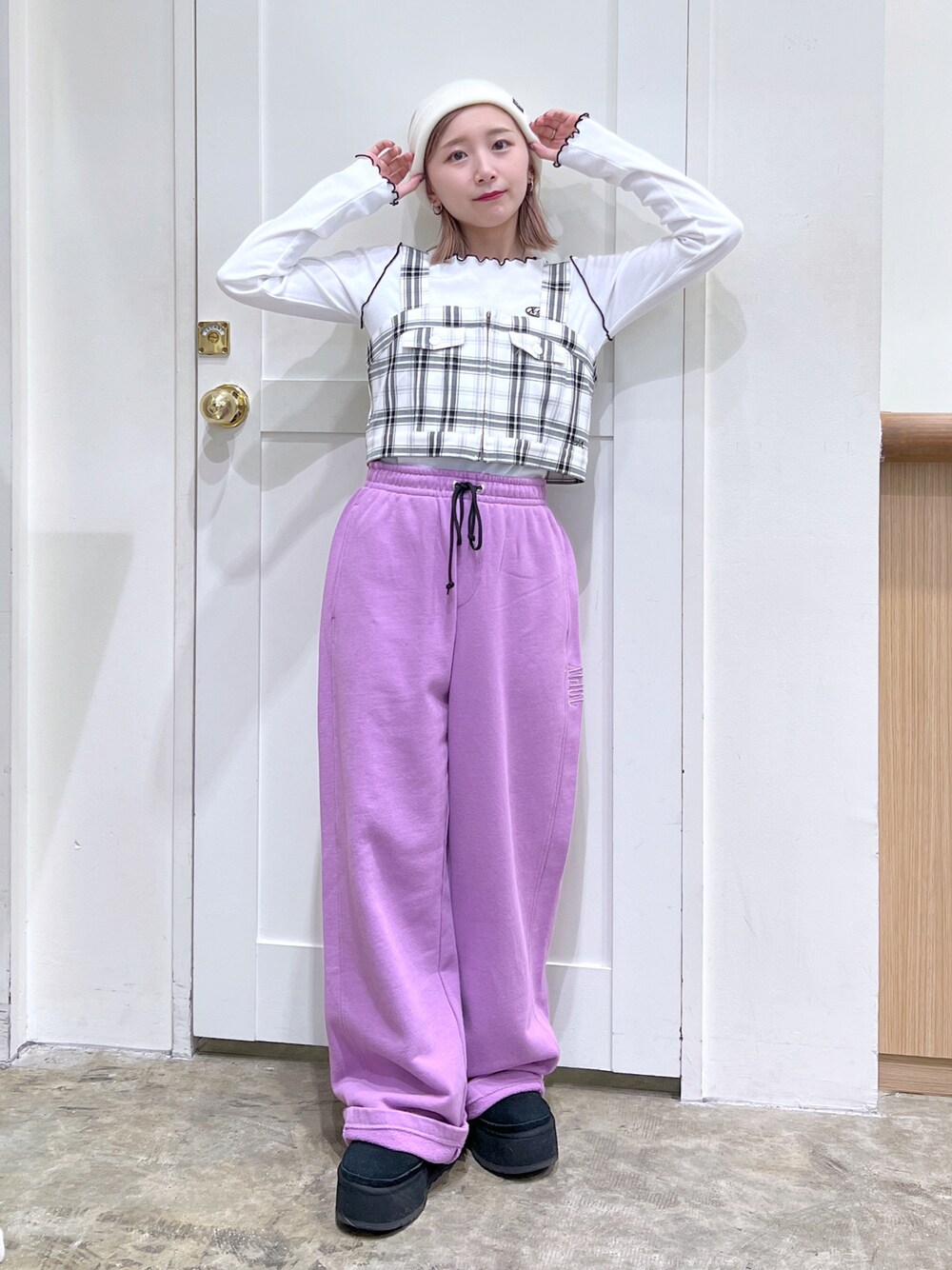 「ストリート、メンズライク、ootd、x-girl、ほめられ本命コーデ」｜「X-girlの3WAY KNIT CAP（ニットキャップ/ビーニー、ホワイト系）」を使った、河原光希さん（レディース・144cm）の冬コーディネートの1枚目の写真