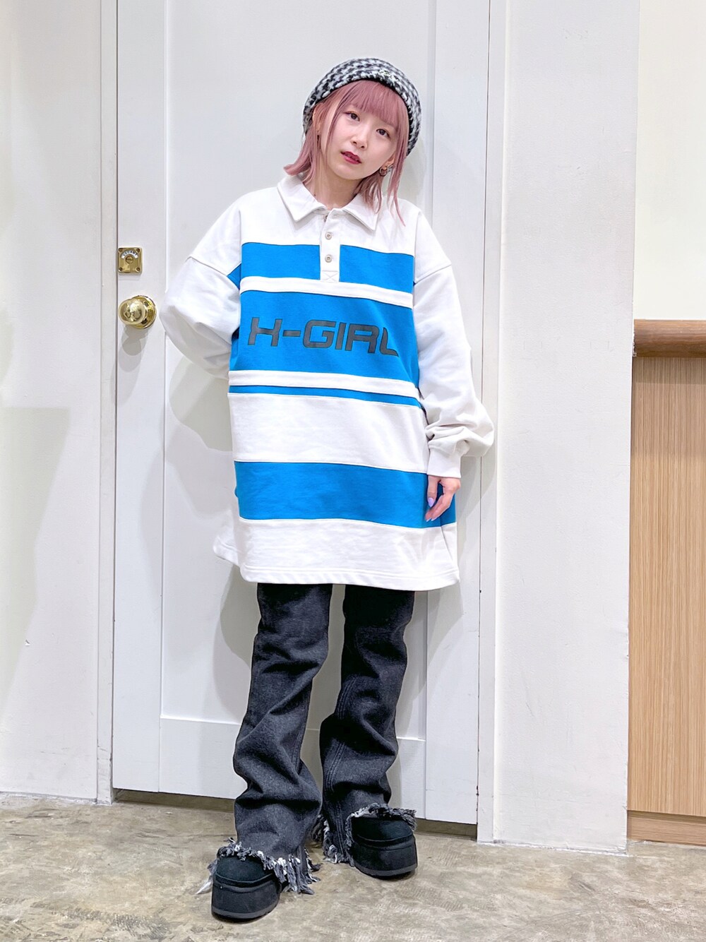 「ストリート、メンズライク、ootd、x-girl、低身長」｜「X-girlのHUNTING CAP（ハンチング/ベレー帽、ホワイト系）」を使った、河原光希さん（レディース・144cm）の冬コーディネートの1枚目の写真