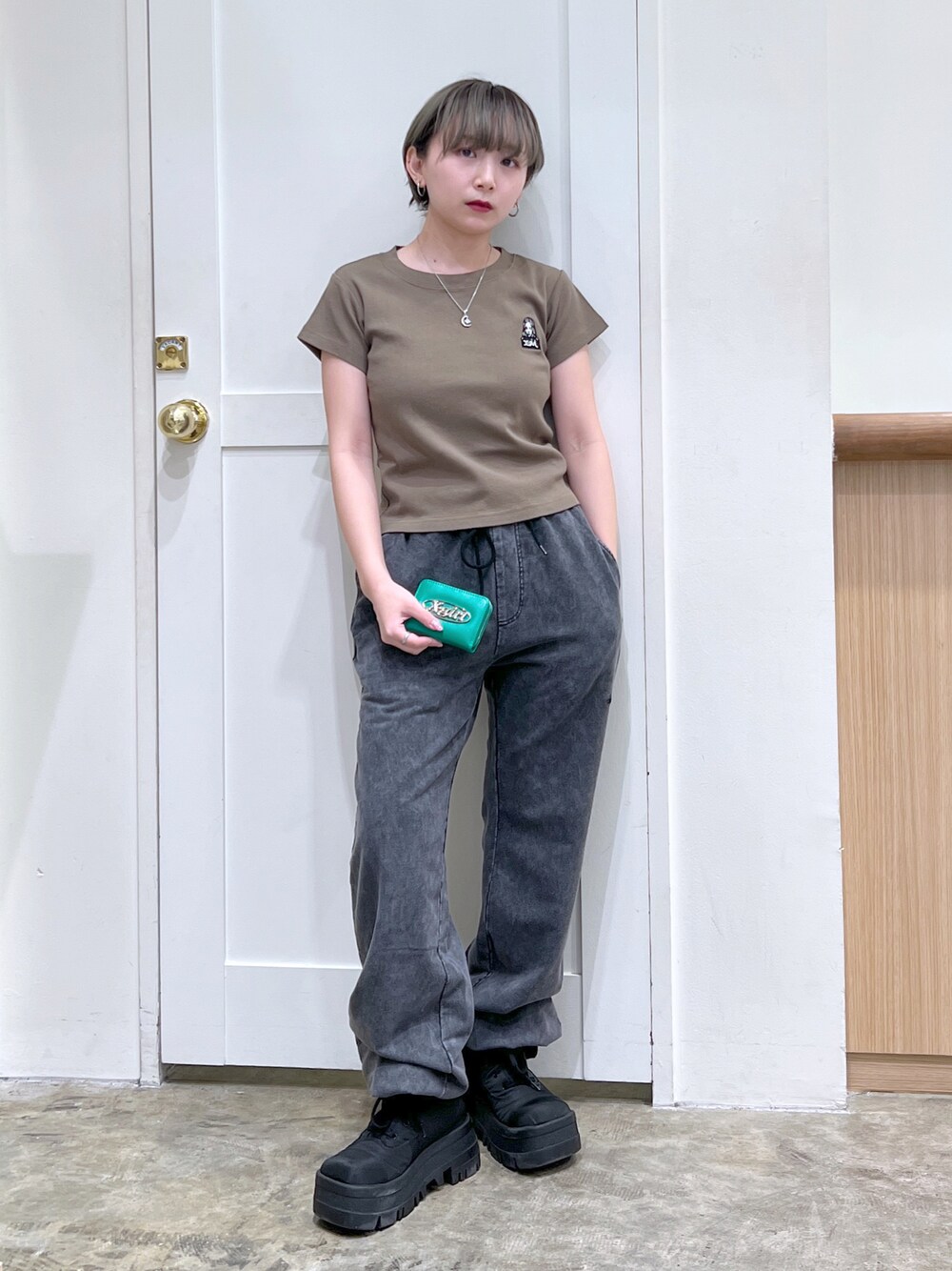 「ストリート、メンズライク、ootd、x-girl、低身長」｜「X-girlのFACE S/S BABY TEE（Tシャツ/カットソー、グリーン系）」を使った、河原光希さん（レディース・144cm）の春コーディネートの1枚目の写真
