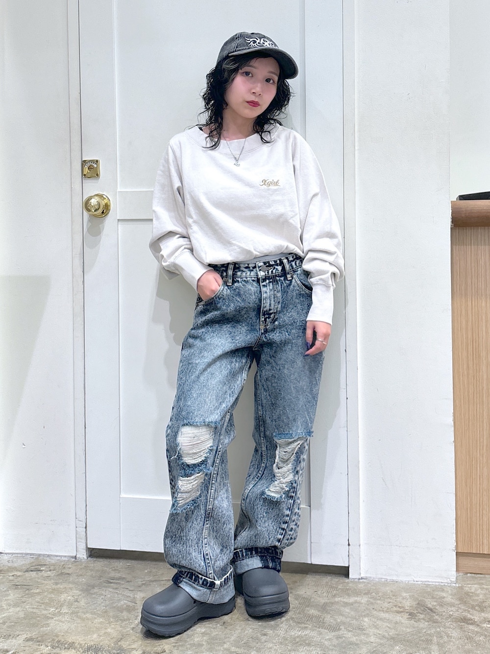 「ストリート、メンズライク、ootd、x-girl、低身長」｜「X-girlのTRIBAL HEART LOGO 6PANEL CAP（キャップ、ブラック系）」を使った、河原光希さん（レディース・144cm）の冬コーディネートの1枚目の写真