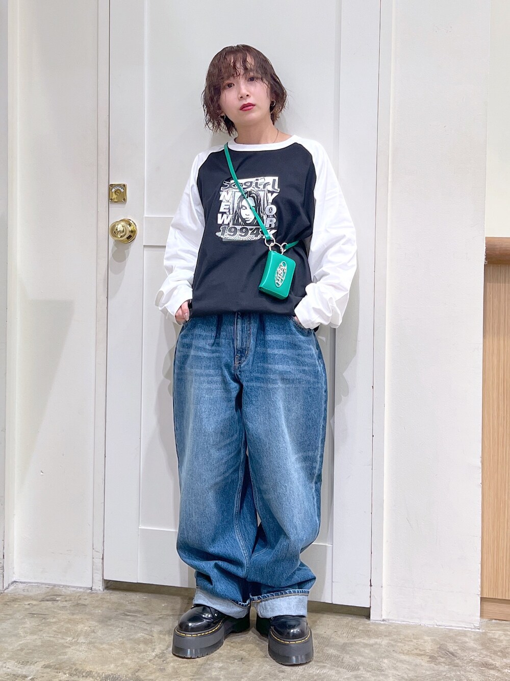 「ストリート、メンズライク、ootd、x-girl、低身長」｜「X-girlの【X-girl /エックスガール】 ZINE B/B TEE（Tシャツ/カットソー、ブラック系）」を使った、河原光希さん（レディース・144cm）の秋コーディネートの1枚目の写真