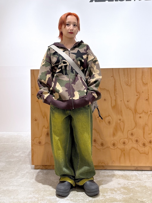 お値下げ　blugirl パンツ RHINESTONE LOGO LOOSE DENIM PANTS（デニムパンツ）｜X-girl