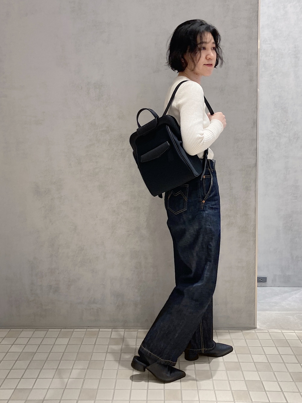 「リュック、お出かけコーデ、シンプル、シンプルコーデ、シンプルスタイル、オトナカジュアル、デニムコーデ、ヒロコハヤシ、HIROKOHAYASHI、HIROKO HAYASHI、カジュアル」｜「HIROKO HAYASHIのPOLARIS（ポラリス）リュックS（バックパック/リュック、ブラック系）」を使った、mc_hhさん（レディース・156cm）の春コーディネートの1枚目の写真