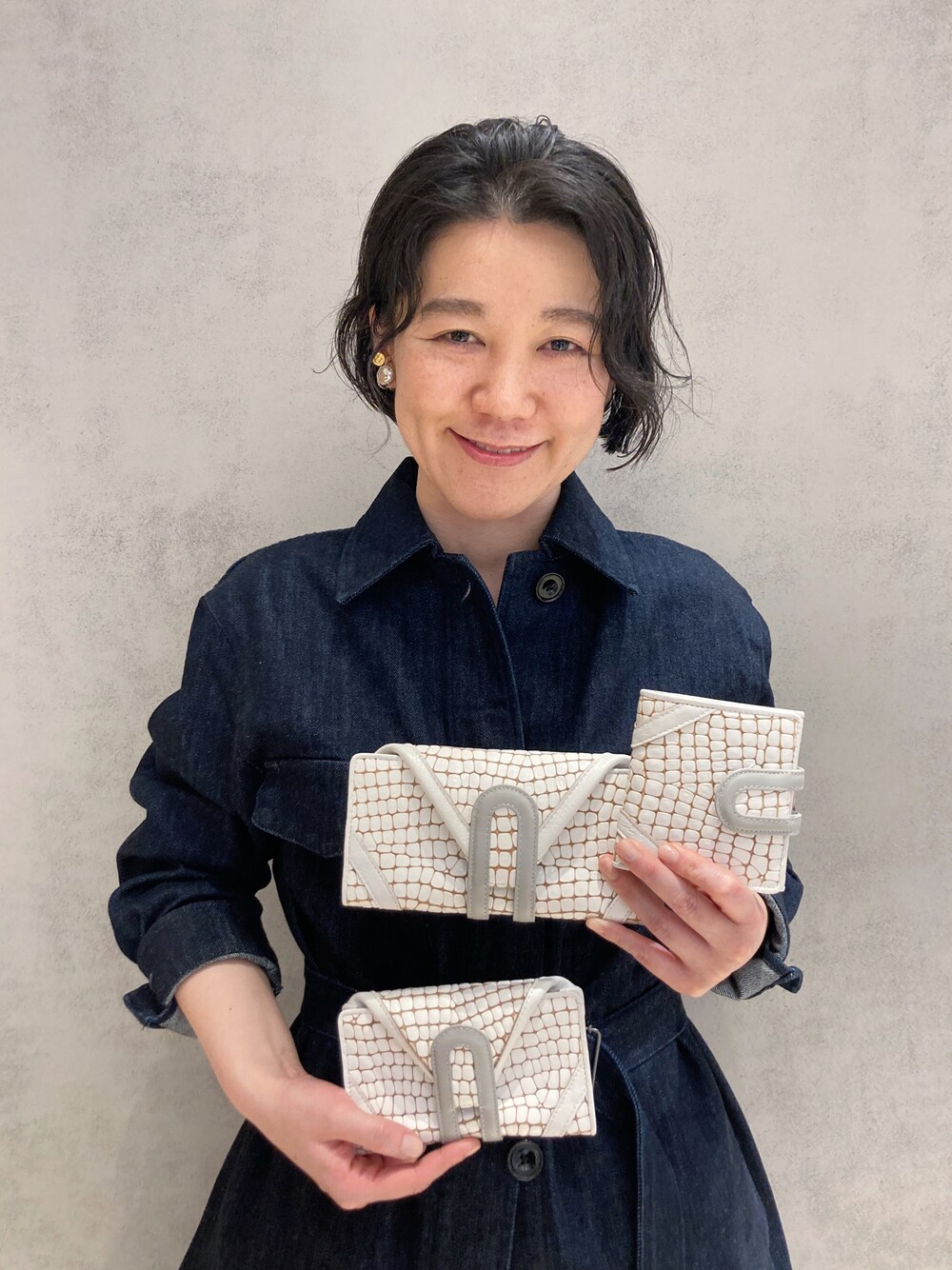 「HIROKOHAYASHI、HIROKO HAYASHI、ヒロコハヤシ、財布」｜「HIROKO HAYASHIのMOSAICO（モザイコ）薄型二つ折り財布（財布、ホワイト系）」を使った、mc_hhさん（レディース・156cm）の春コーディネートの1枚目の写真