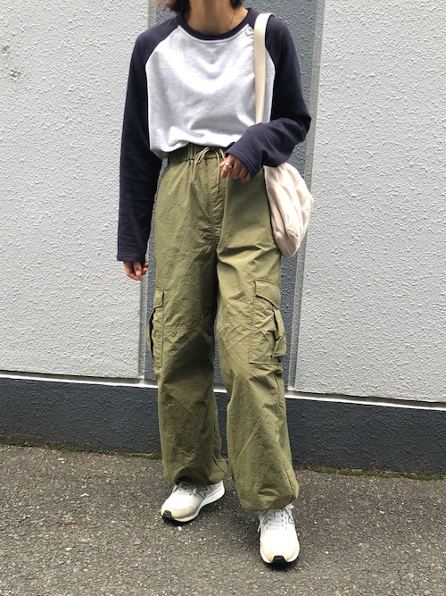 pisa.さんのカーゴパンツ「WEGO/ナイロンイージーワイドカーゴパンツ(WEGO|ウィゴー)」を使ったコーディネート