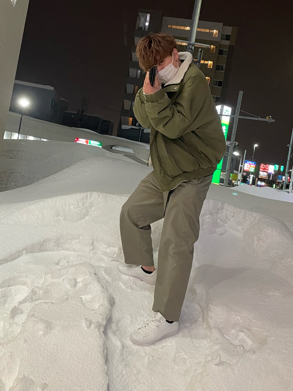「春服、春アウター、ビックシルエット、コンバース、スニーカー、冬コーデ、今日のコーデ、トリガー」｜「CONVERSEのconverse コンバース NEXTAR360 メンズスニーカー【軽量】(ネクスター360) 38000530/38000531（スニーカー、ホワイト系）」を使った、Sugarさん（メンズ・170cm）の春コーディネートの1枚目の写真