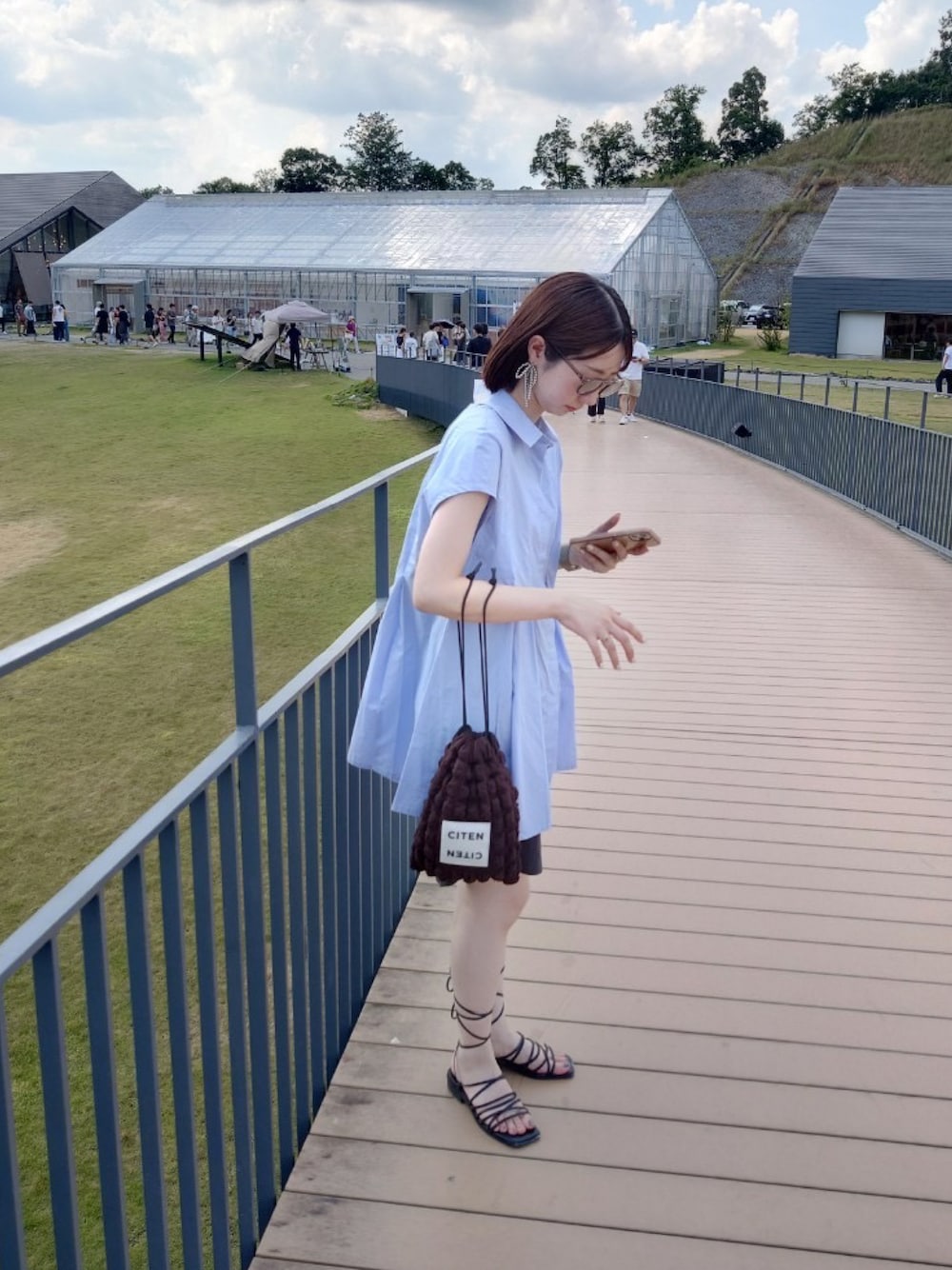 「STYLEMIXERのアイテム（シャツ/ブラウス、ブルー系）」を使った、a8m6iさん（レディース・160cm）の秋コーディネートの1枚目の写真