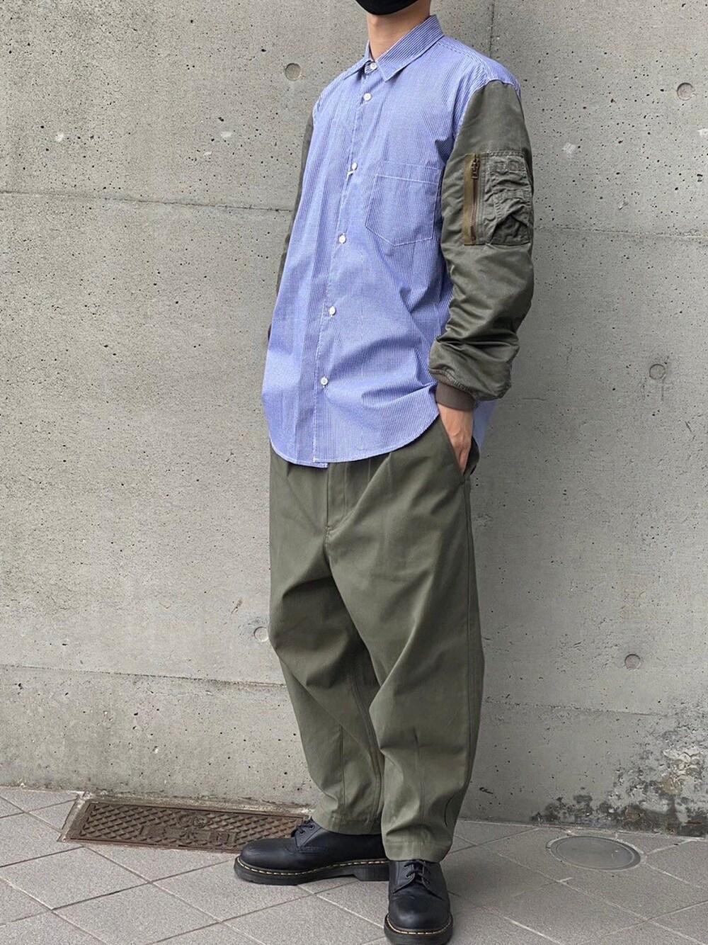 「休日コーデ、秋のコーデ、革靴、おしゃれさんと繋がりたい、ootd、キレイめコーデ、ラフ、ワイドパンツ、ミリタリー、大学生コーデ、いいね、save、フォローお願いします🤑、相互フォロー、カジュアル、大人カジュアル、モード」｜「Dr. Martensのアイテム（ブーツ、ブラック系）」を使った、こんぺいとうさん（メンズ・170cm）の秋コーディネートの1枚目の写真