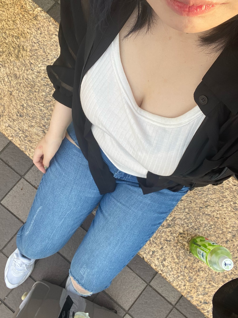 「旅行、ギャル、スポーティー、シースルー」｜「GRLのサイドカットクラッシュスキニーデニムパンツ（デニムパンツ、ブルー系）」を使った、hiruneko32さん（レディース・165cm）の春コーディネートの1枚目の写真