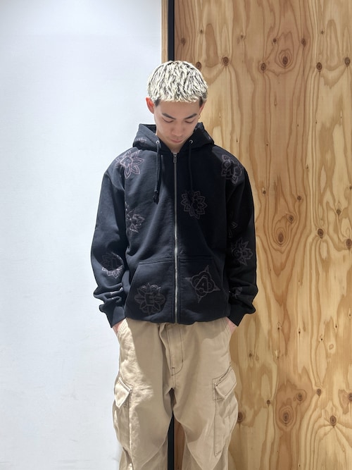 ALLOVER EMBROIDERY ZIP UP HOODED SWEATSHIRT（パーカー）｜XLARGE