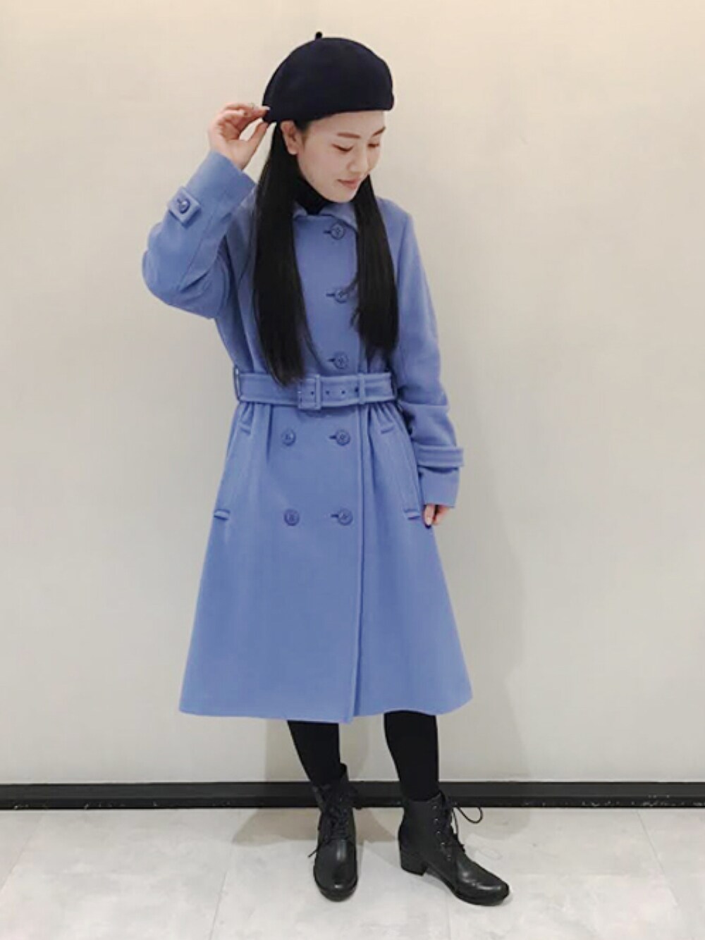 「ウールコート、ロングコート、フェミニン、アニエスベー、トゥービーバイアニエスベー、tobbyagnesb」｜「To b. by agnes b.のアイテム（ジャケット/アウター、ブルー系）」を使った、ジェイアール名古屋タカシマヤさん（レディース・160cm）の秋コーディネートの1枚目の写真