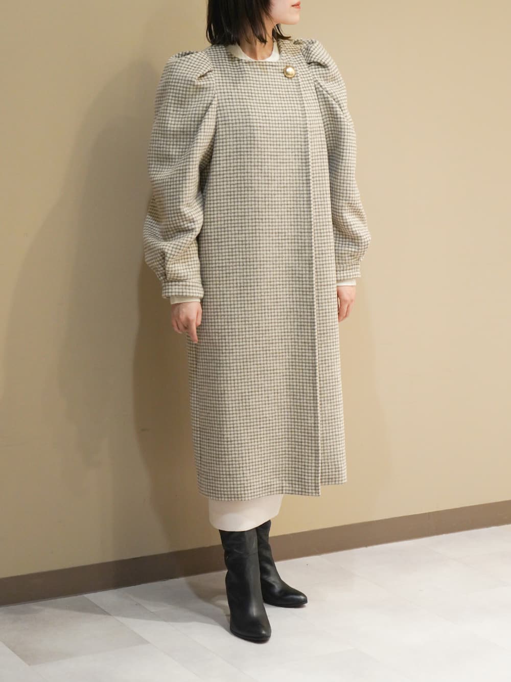 「CELFORD、セルフォード」｜「CELFORDのアイテム（ジャケット/アウター、ベージュ系）」を使った、ジェイアール名古屋タカシマヤさん（レディース・160cm）の秋コーディネートの1枚目の写真