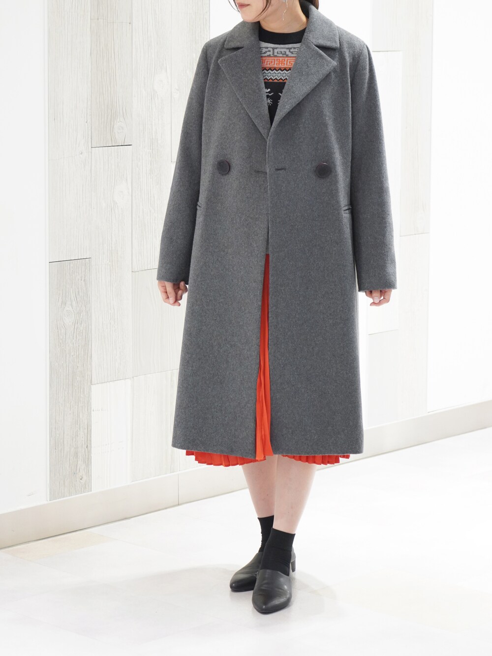 「ロングコート、コートコーデ、viviennetam、ヴィヴィアンタム」｜「VIVIENNE TAMのアイテム（ジャケット/アウター、グレー系）」を使った、ジェイアール名古屋タカシマヤさん（レディース・161cm）の秋コーディネートの1枚目の写真