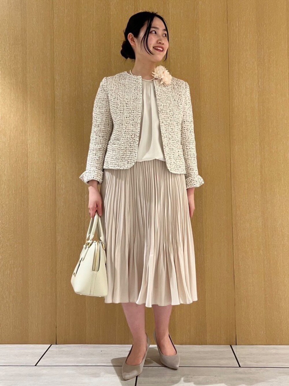 「春、セレモニー、卒業式、入学式、ハレの日、ジャケット、アンタイトル、アンタイトル(UNTITLED)、フォーマル、きちんとスタイル」｜「UNTITLEDのアイテム（ジャケット/アウター、ホワイト系）」を使った、ジェイアール名古屋タカシマヤさん（レディース・160cm）の冬コーディネートの1枚目の写真