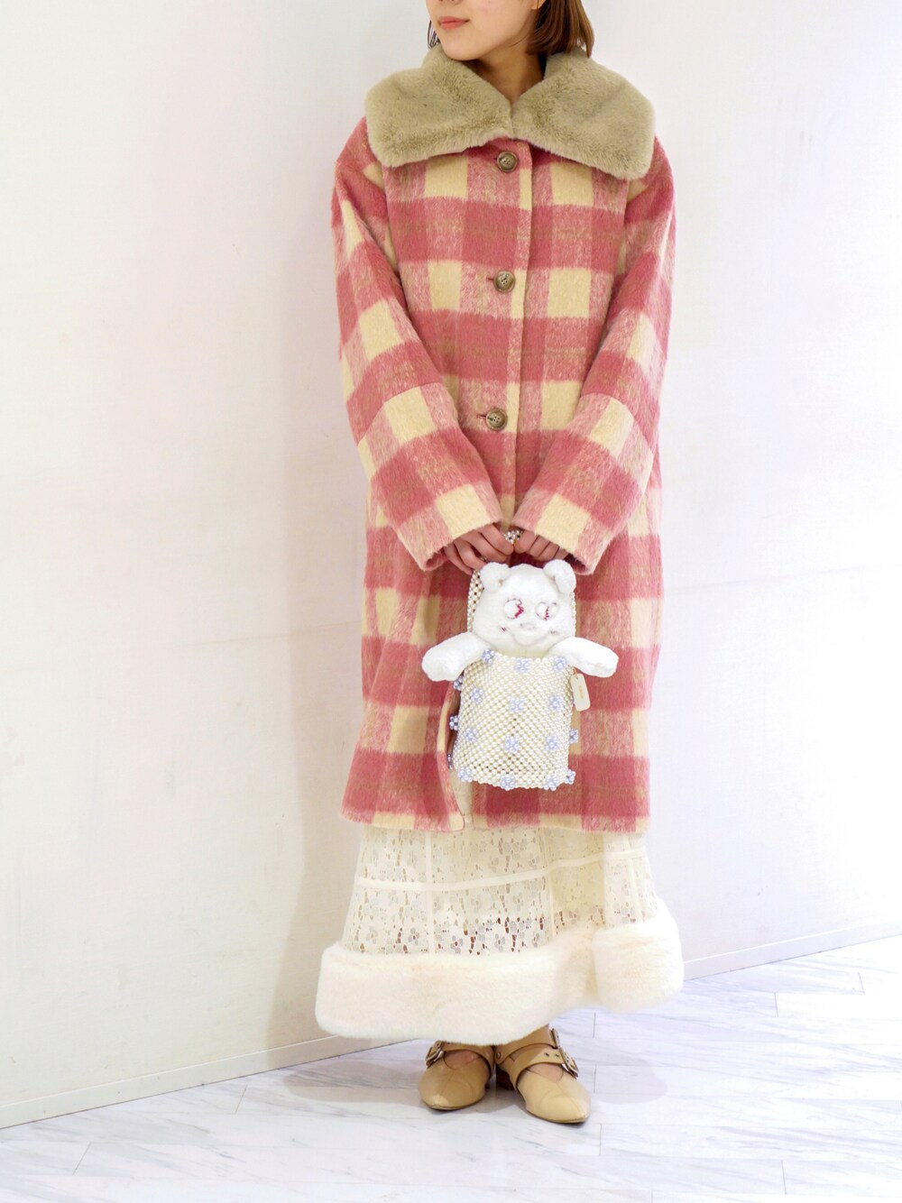 「Lily Brown、snidel、チェックコート、レーススカート、スナイデル、ｼﾞｪﾗｰﾄﾋﾟｹ、ファーファー(FURFUR)、fur fur、@furfur_offcial、@furfur_offcial_staff」｜「FURFURのアイテム（ジャケット/アウター、ピンク系）」を使った、ジェイアール名古屋タカシマヤさん（レディース・160cm）の秋コーディネートの1枚目の写真