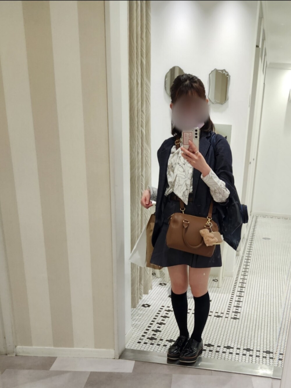 「お出かけコーデ、オトナカワイイ、キレイめコーデ、ＧＷ、低身長、低身長コーデ、骨格ウェーブ」｜「N WITH.の線画プリントボウタイ付きブラウス（シャツ/ブラウス、ホワイト系）」を使った、みかん大福さん（レディース・148cm）の春コーディネートの1枚目の写真