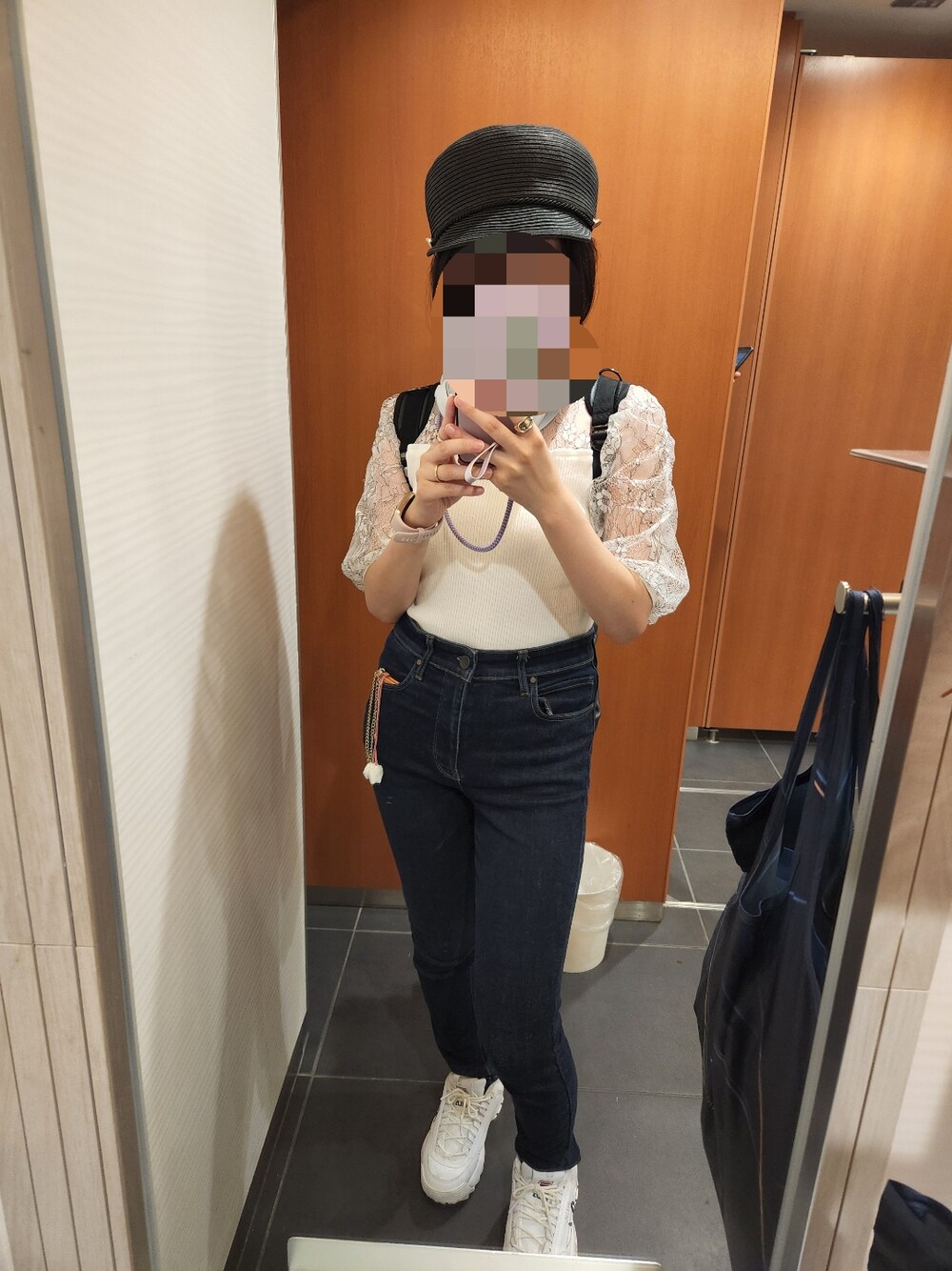 「大人カジュアル、大人かわいい、大人ガーリー、大人女子、夏コーデ、低身長、低身長コーデ、パンツスタイル、スニーカーコーデ」｜「INGNIのブレードキャスケット（ハット、ブラック系）」を使った、みかん大福さん（レディース・148cm）の秋コーディネートの1枚目の写真
