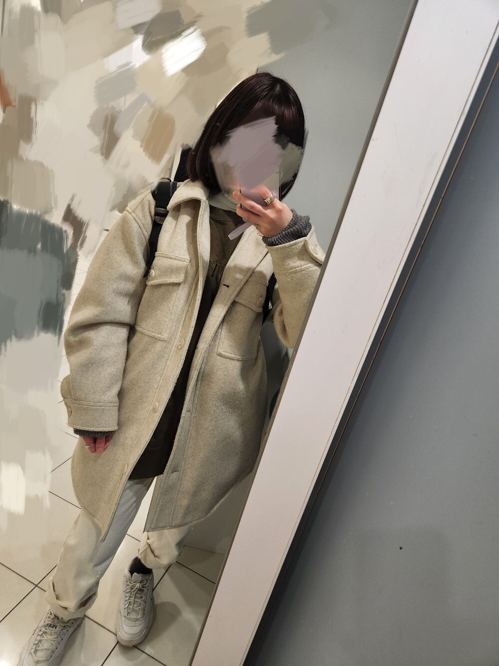 「秋冬コーデ、あったかコーデ、ootd、低身長女子、休日コーデ、タートルネック、冬アウター、カジュアル、オーバーサイズ、スニーカー、スウェット、オトナカジュアル、雨の日コーデ」｜「UNIQLOのアイテム（ファッション雑貨、グレー系）」を使った、みかん大福さん（レディース・148cm）の秋コーディネートの1枚目の写真