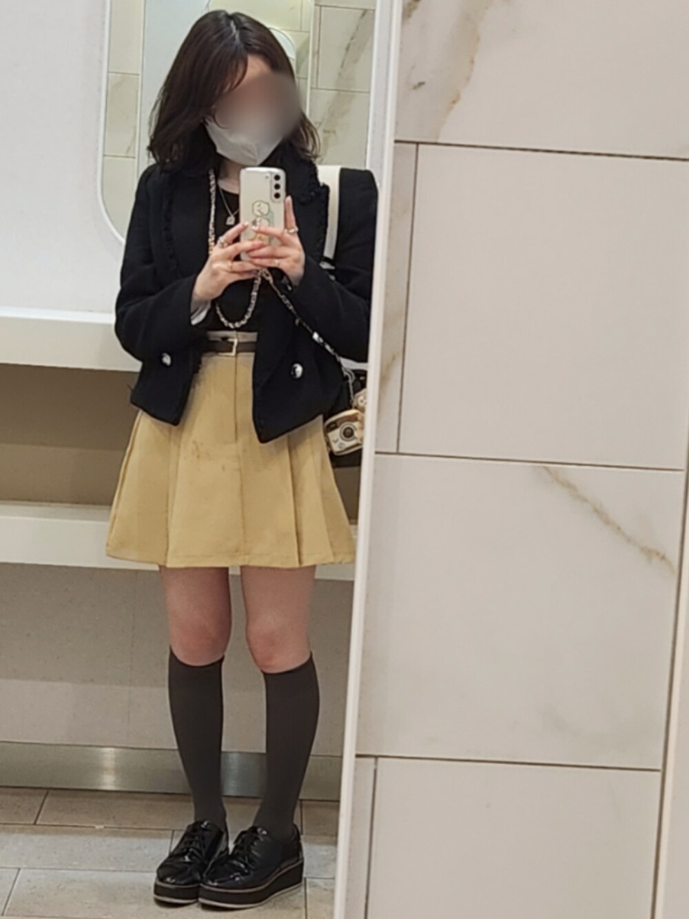 「お出かけコーデ日記、休日スタイル、大人ガーリー、韓国ファッション、低身長コーデ、低身長、低身長女子、黒、雨の日コーデ」｜「BEAMSのアイテム（ネックレス、シルバー系）」を使った、みかん大福さん（レディース・148cm）の春コーディネートの1枚目の写真