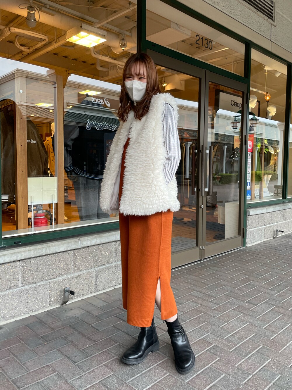 「秋、ファーベスト、カーディガン、秋服コーデ、ボーダー、レイヤードスタイル、秋のコーデ、ワンピース、秋ルック紹介するよ、カジュアル、おしゃれさんと繋がりたい、セットアップ」｜「CPCMのボリュームプードルファーベスト（ベスト、ホワイト系）」を使った、みゅうさん（レディース・163cm）の秋コーディネートの1枚目の写真