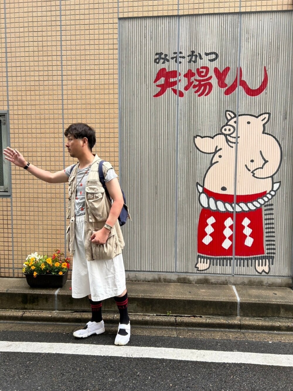 「Eddie Bauerのアイテム（ベスト、ベージュ系）」を使った、UTA359さん（メンズ・181cm）の夏コーディネートの1枚目の写真