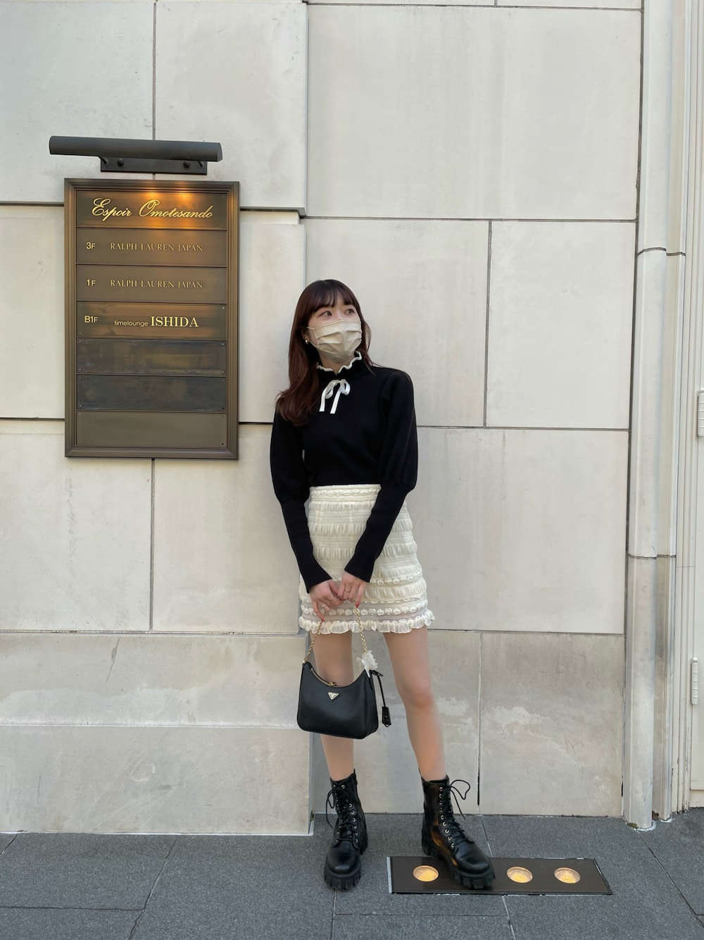 「miroamurette、大人ガーリー、スカート、厚底シューズ、モノトーンコーデ、ミニスカート、春コーデ、160㎝コーデ、girly、casual」｜「SpRayのアイテム（ブーツ、ブラック系）」を使った、YUKAさん（レディース・160cm）の夏コーディネートの1枚目の写真
