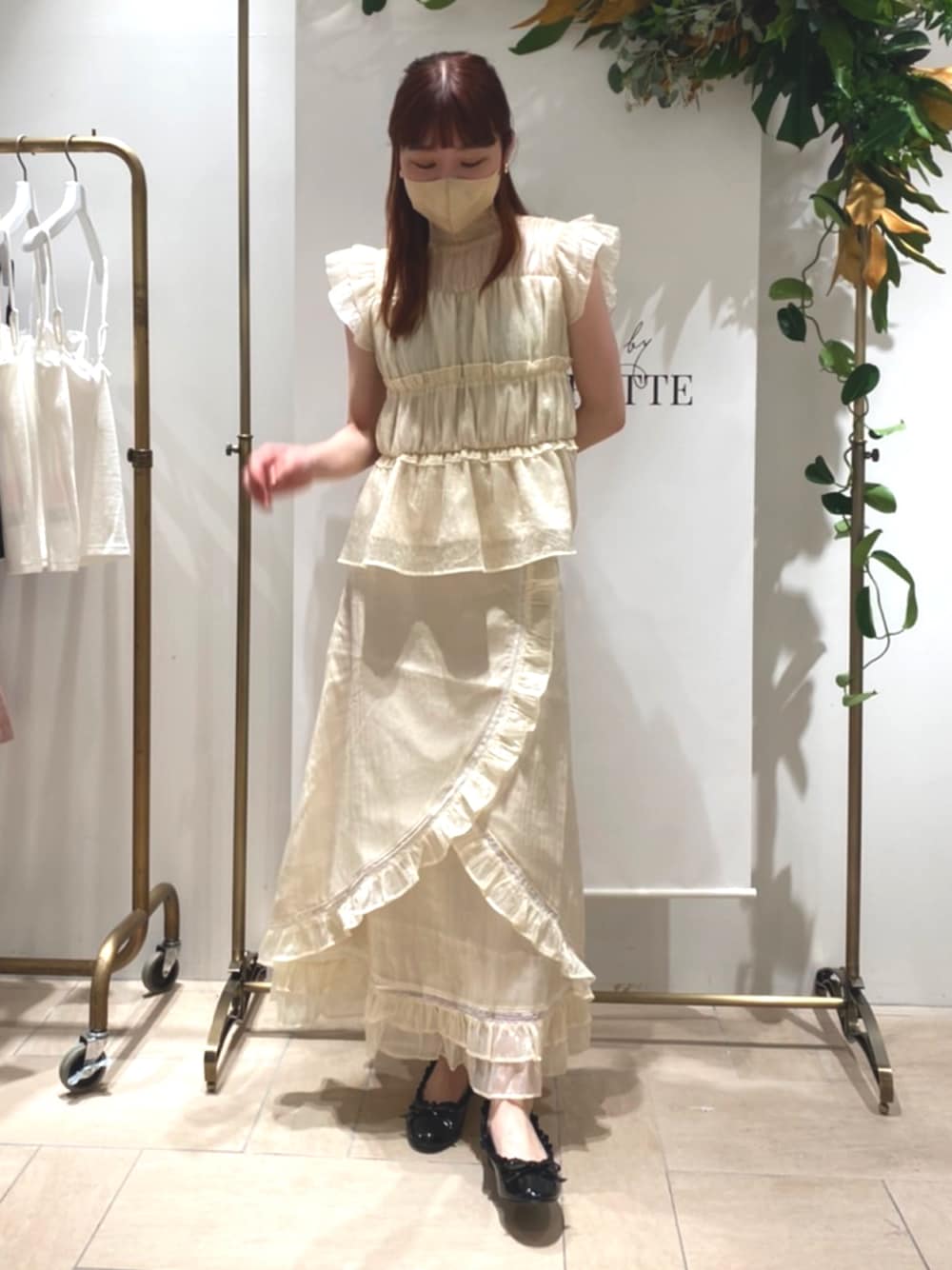 「夏コーデ、夏服、大人女子、summer、ノースリーブ、160㎝、骨格ナチュラル、miroamurette、mirofilles、セットアップ、シフォンスカート、シフォンブラウス、大人ガーリー、ootd、淡色コーデ」｜「MIRO AMURETTEのpale lady chiffon blouse（シャツ/ブラウス、ベージュ系）」を使った、YUKAさん（レディース・160cm）の夏コーディネートの1枚目の写真