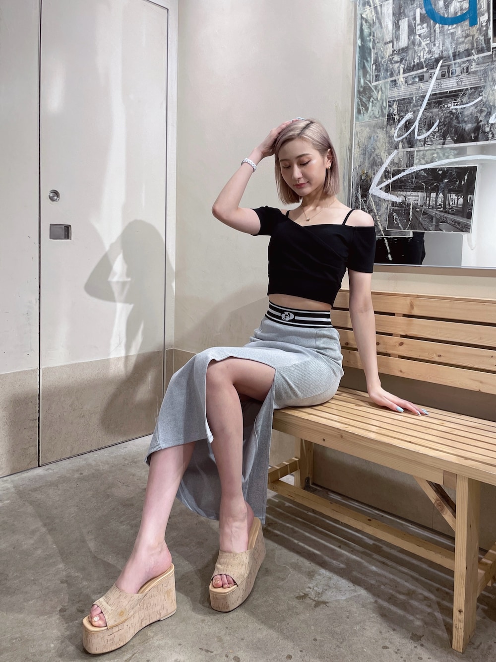 Juriaさんの「ハーフスリーブカシュクールオフショルショートトップス（GYDA）」を使ったコーディネートの1枚目の写真