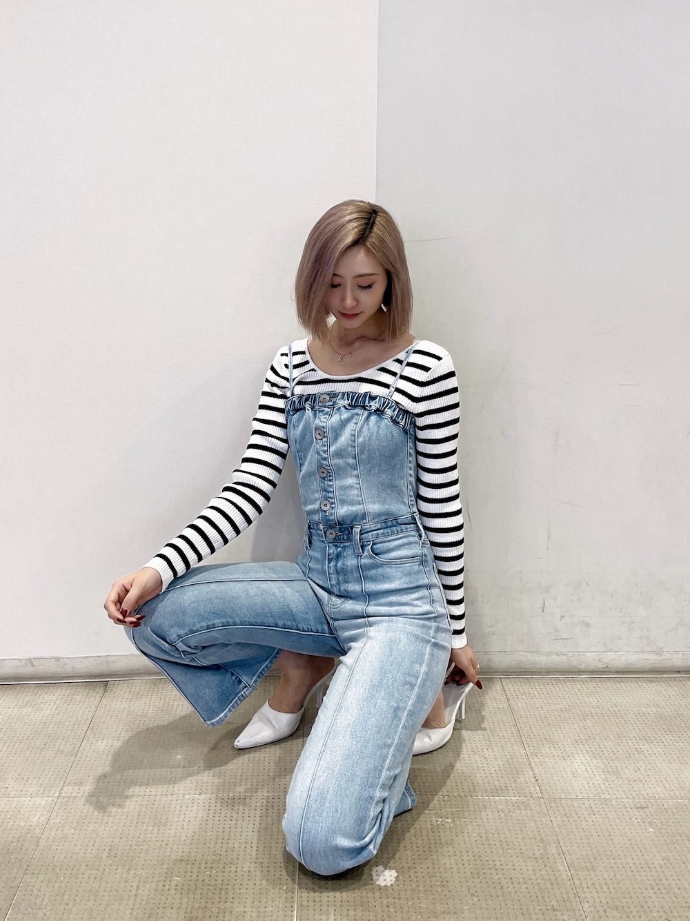 Juriaさんの「BACKリボンデニムロンパース（GYDA）」を使ったコーディネートの1枚目の写真