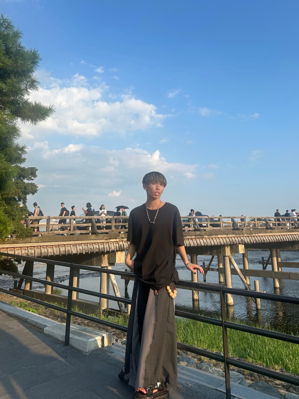 「モード、袴パンツ、ブラック、ウォレットチェーン、休日コーデ、おしゃれさんと繋がりたい、outfit」｜「nodzokuのアイテム（アクセサリー、ベージュ系）」を使った、ゆうさん（メンズ・172cm）の秋コーディネートの1枚目の写真