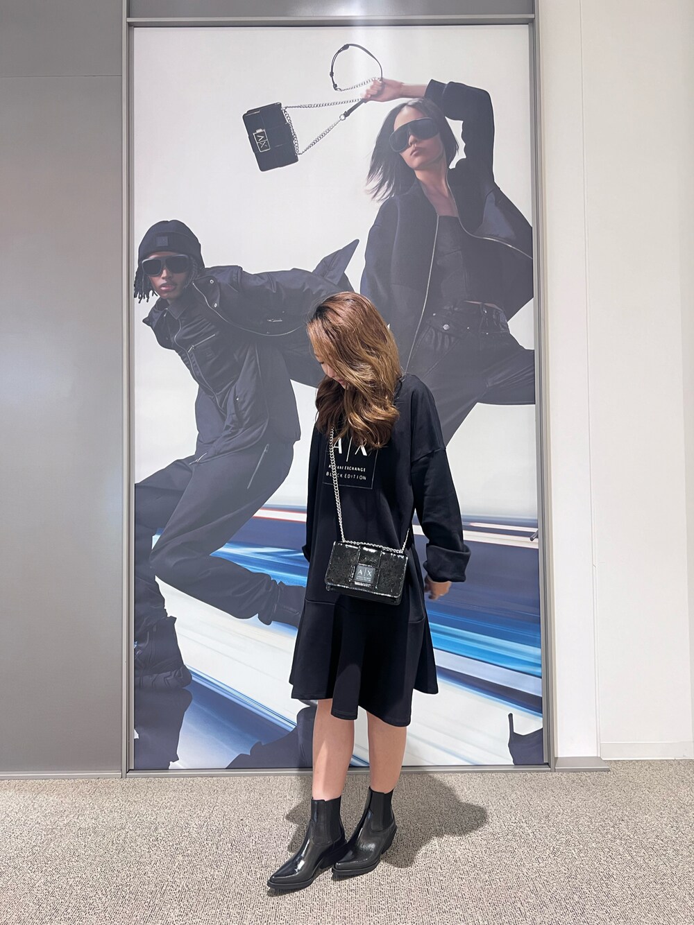 「AXchange、AXchanger、armaniexchange、ARMANIEXCHANGE、アルマーニエクスチェンジ、秋服、秋コーデ、秋のコーデ、ワンピース、ワントーンコーデ、ブーツ、カジュアル、オトナカジュアル、おしゃれさんと繋がりたい、いいね、save、フォローお願いします🤑」｜「ARMANI EXCHANGEの【A|X アルマーニ エクスチェンジ】サイドゴアブーツ（ブーツ、ブラック系）」を使った、mikaさん（レディース・150cm）の秋コーディネートの1枚目の写真