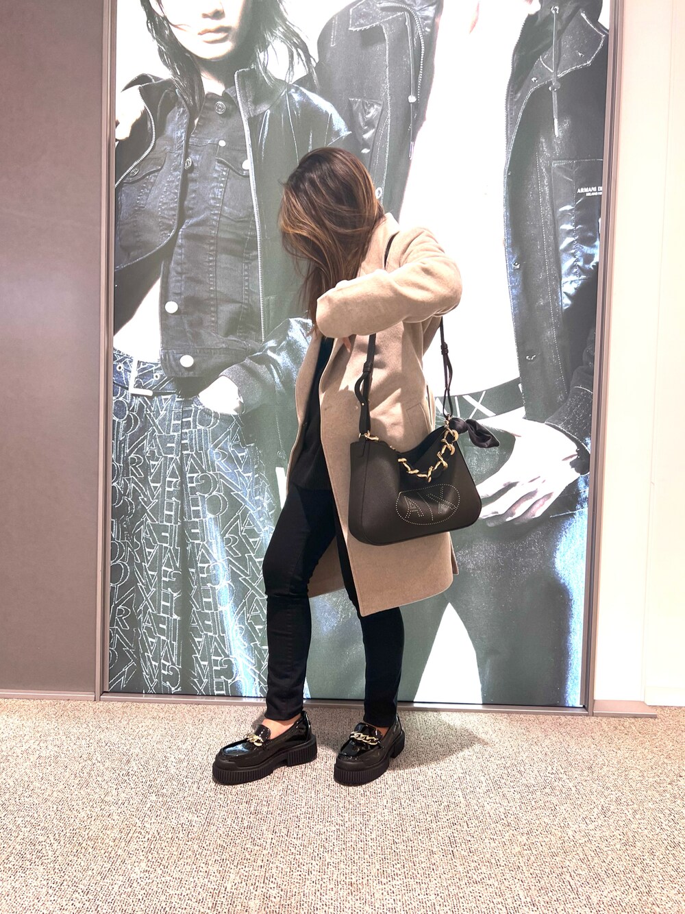 「秋カラー、秋服コーデ、低身長コーデ、カジュアルコーデ、コート、armaniexchange、AXchanger、AXchange、ARMANIEXCHANGE、アルマーニエクスチェンジ」｜「ARMANI EXCHANGEの【A|X アルマーニ エクスチェンジ】ゴールドボタン　チェスターコート（チェスターコート、ベージュ系）」を使った、mikaさん（レディース・151cm）の秋コーディネートの1枚目の写真