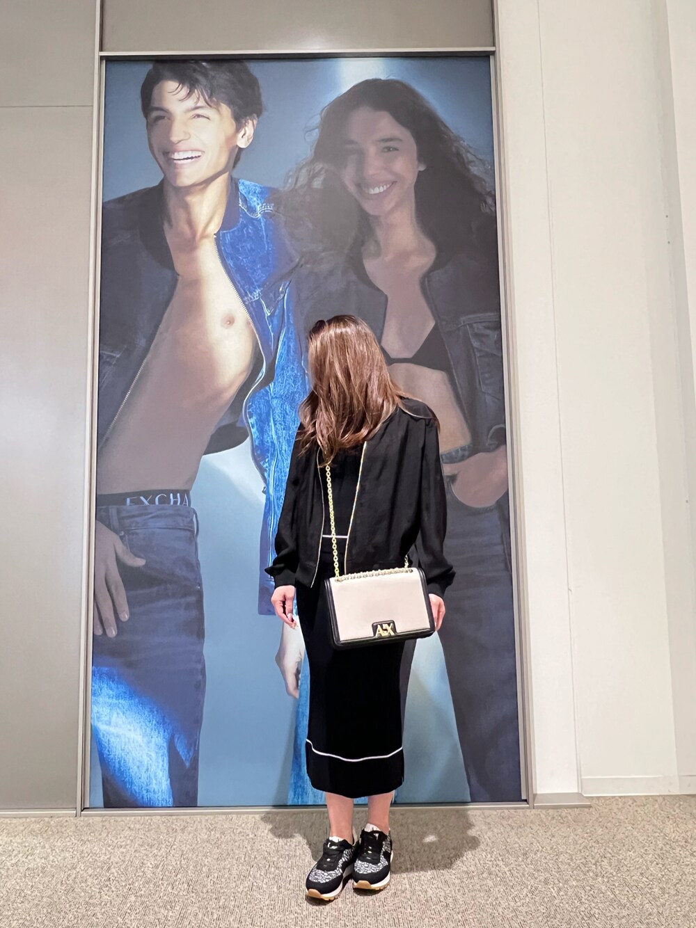 「AXchanger、AXchange、armaniexchange、ARMANIEXCHANGE、アルマーニエクスチェンジ、春、春服、春コーデ、カジュアル、カジュアルコーデ、オトナカジュアル、きれいめカジュアル、スニーカー、いいね、save、フォローお願いします🤑、おしゃれさんと繋がりたい」｜「ARMANI EXCHANGEの【A|X アルマーニ エクスチェンジ】オールオーバーロゴ レースアップスニーカー（スニーカー、ブラック系）」を使った、mikaさん（レディース・151cm）の春コーディネートの1枚目の写真