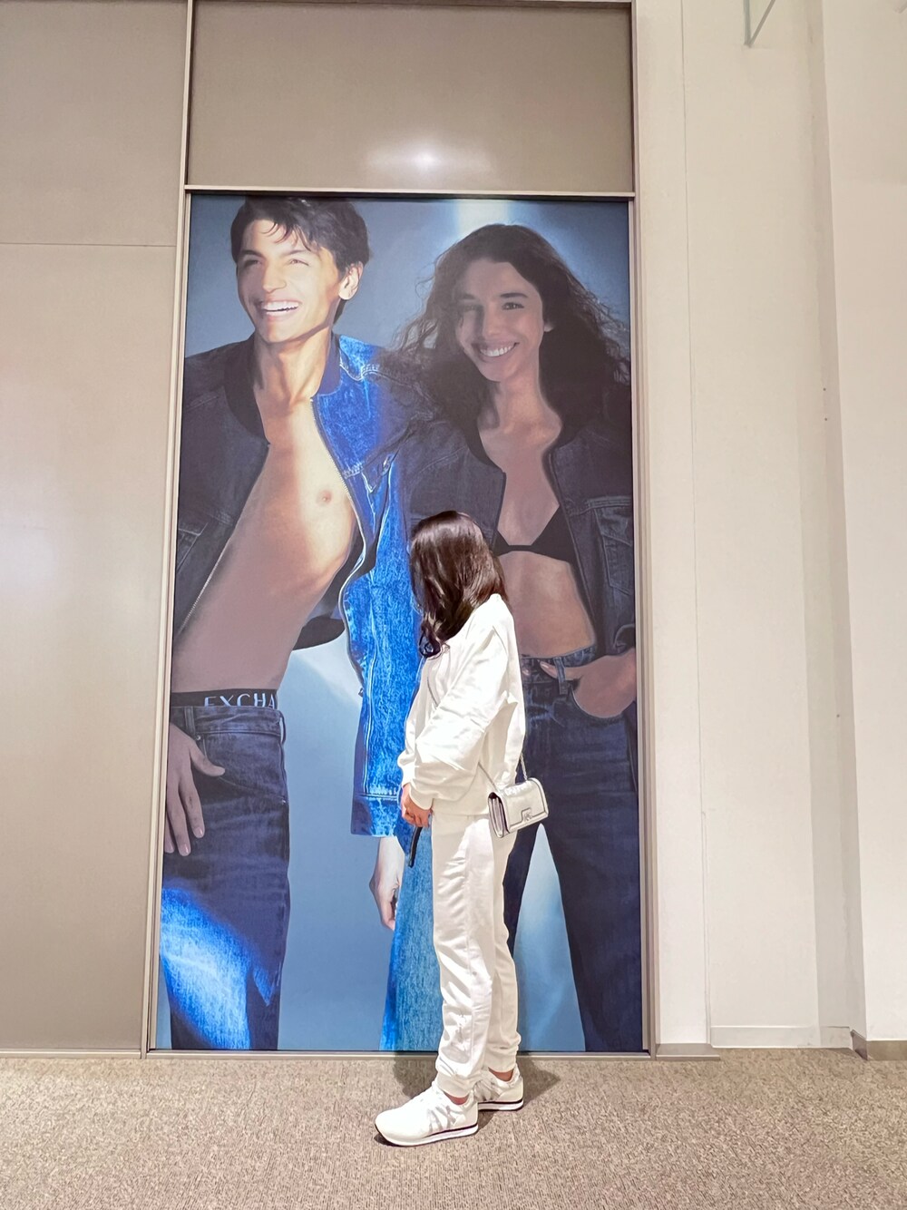 「AXchanger、AXchange、armaniexchange、アルマーニエクスチェンジ、春コーデ、春のコーデ、カジュアル、カジュアルコーデ、セットアップ、セットアップコーデ、スニーカー、スニーカーコーデ、低身長、おしゃれさんと繋がりたい、いいね、save、フォローお願いします🤑」｜「ARMANI EXCHANGEの【A|Xアルマーニ エクスチェンジ】AXロゴ　レースアップスニーカー（スニーカー、ホワイト系）」を使った、mikaさん（レディース・151cm）の春コーディネートの1枚目の写真