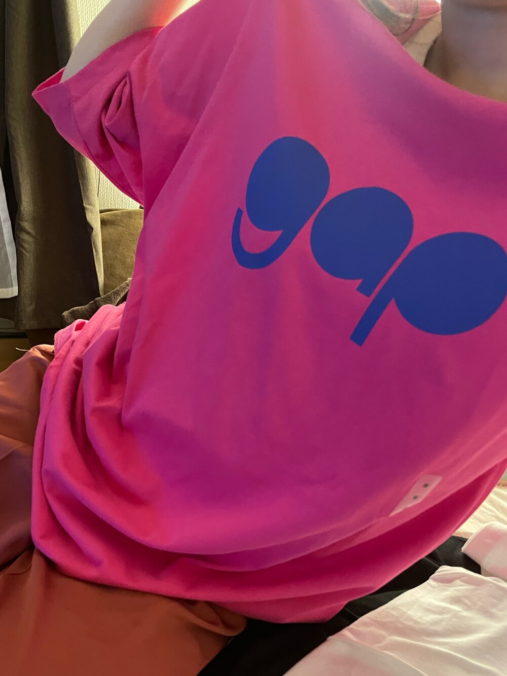 「GAPのGapロゴ クルーネックtシャツ（Tシャツ/カットソー、ピンク系）」を使った、hinyuugohanさん（レディース・156cm）の春コーディネートの1枚目の写真