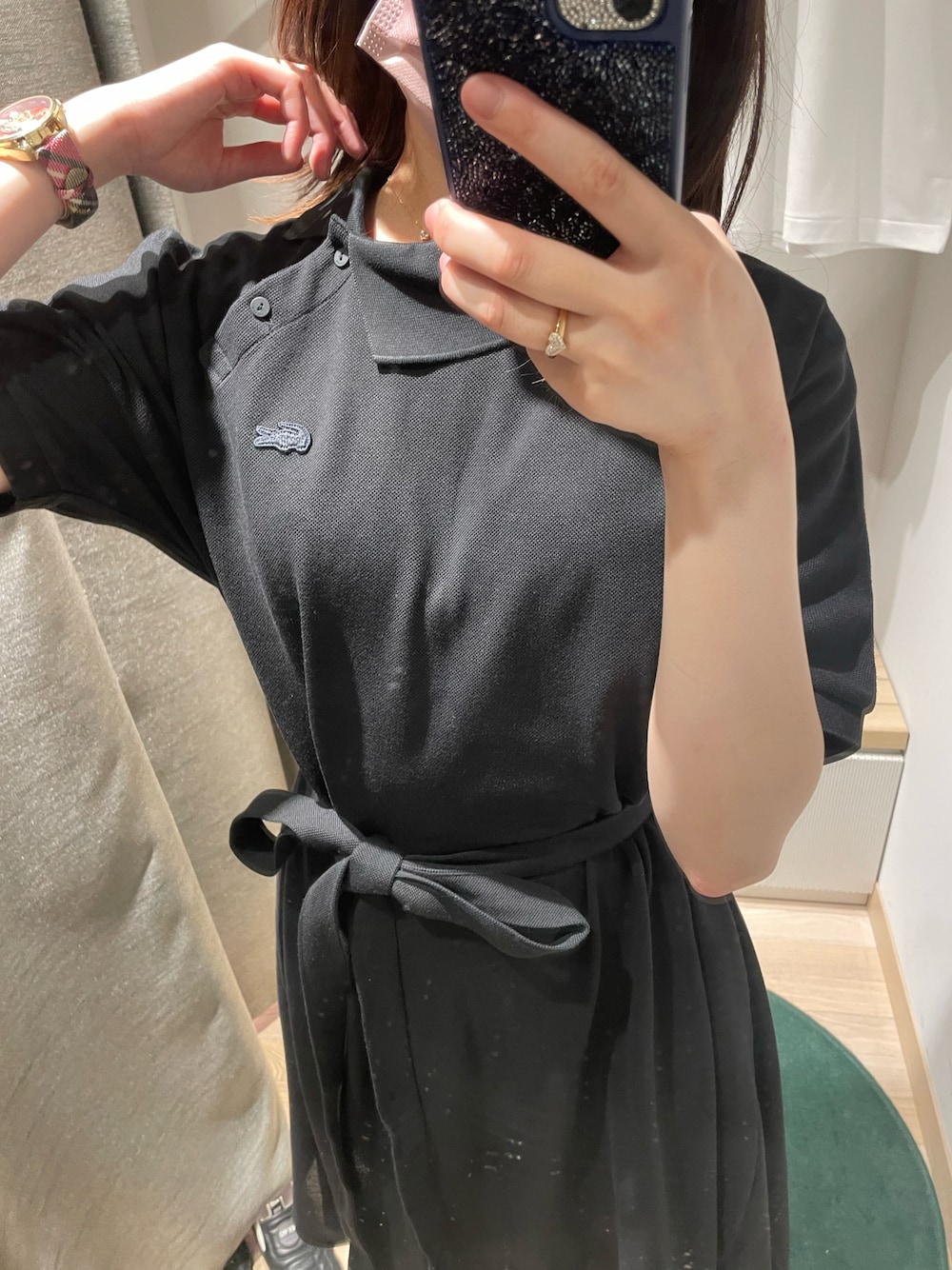 「LACOSTEのアイテム（ワンピース、ブラック系）」を使った、hinyuugohanさん（レディース・156cm）の春コーディネートの1枚目の写真