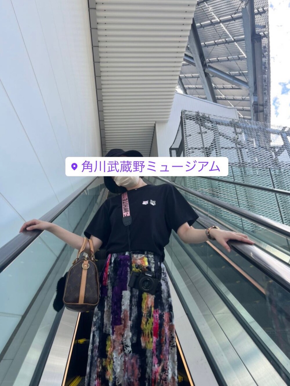 「VACANCYのペイント柄ベロアペンシルスカート（スカート、ブラック系）」を使った、hinyuugohanさん（レディース・156cm）の秋コーディネートの1枚目の写真