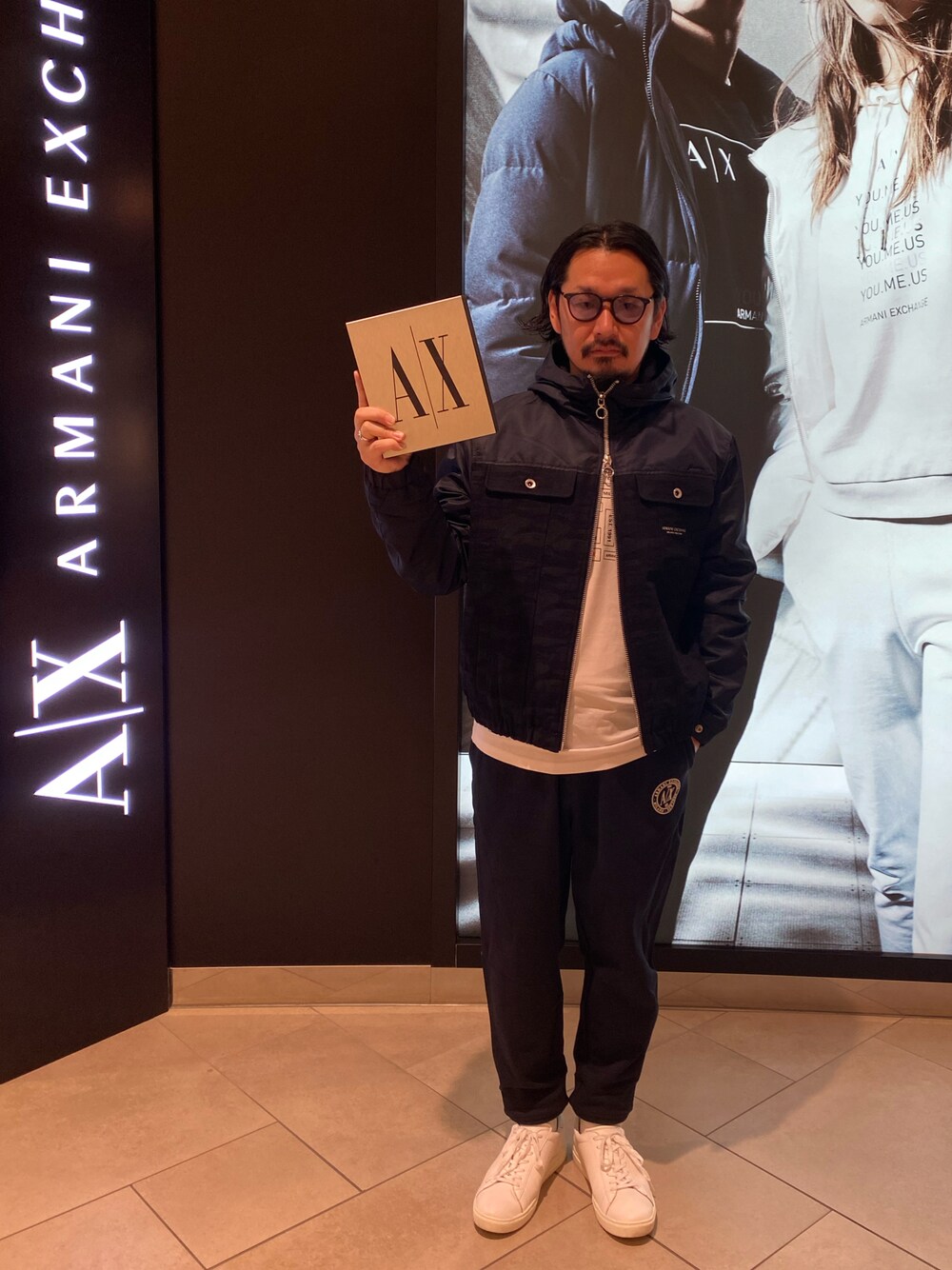 「クリスマスに着たい服、アルマーニエクスチェンジ、AXchanger、armaniexchange、ootd、秋冬コーデ、休日スタイル、メンズコーデ、カジュアルコーデ、お洒落さんとつながりたい、大人カジュアル、デニム、スエットパンツ」｜「ARMANI EXCHANGEの【A|X アルマーニ エクスチェンジ】カモフラージュ柄　デニムジャケット（デニムジャケット、ブルー系）」を使った、HJM812さん（メンズ・173cm）の冬コーディネートの1枚目の写真